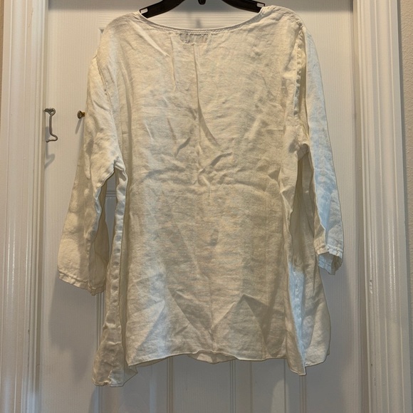 Cream Asymmetrical Button Blouse - Picture 4 of 5